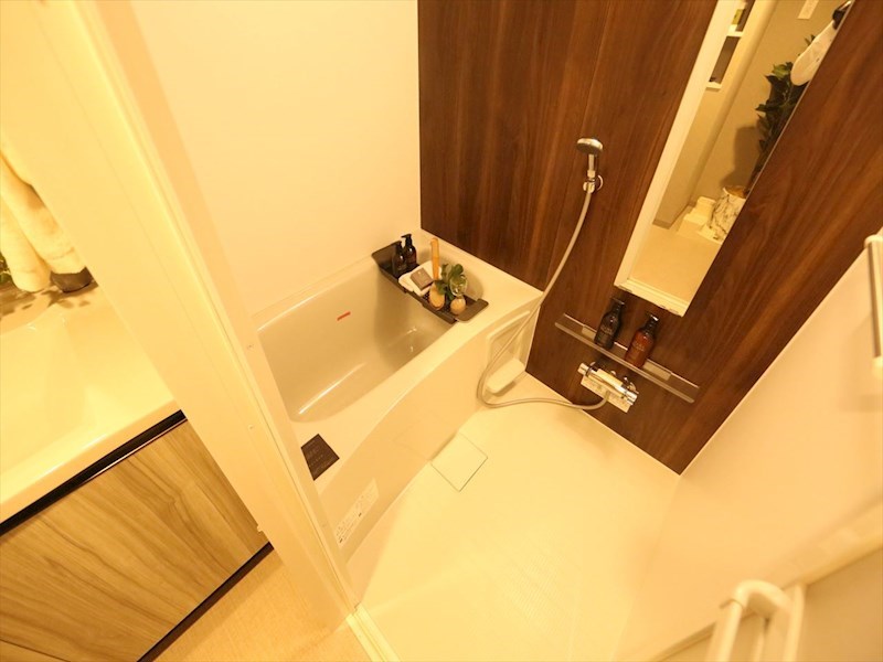 バス・シャワールーム　浴室暖房乾燥機付　追い焚き・オートバス機能付お風呂