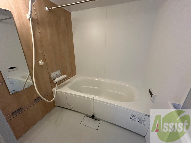 バス・シャワールーム　バスルームはこちらです。広々としてゆったり休めます。