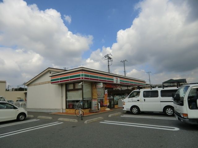コンビニ　セブンイレブン（コンビニ）まで530m