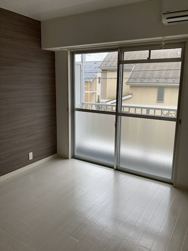 居室・リビング　反転部屋参考写真