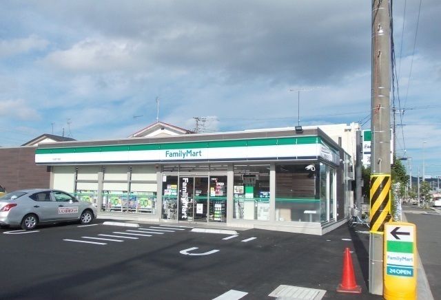 コンビニ　ファミリーマート下堀店（コンビニ）まで650m