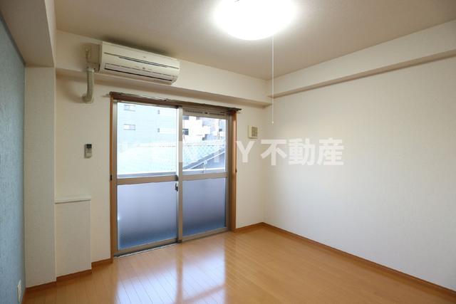 居室・リビング　こちらの居間で趣味の時間をお楽しみください