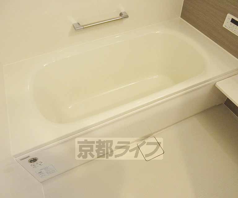 バス・シャワールーム　広々としたお風呂です。