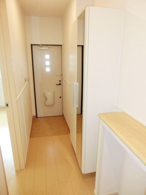 玄関　玄関収納もたっぷりです