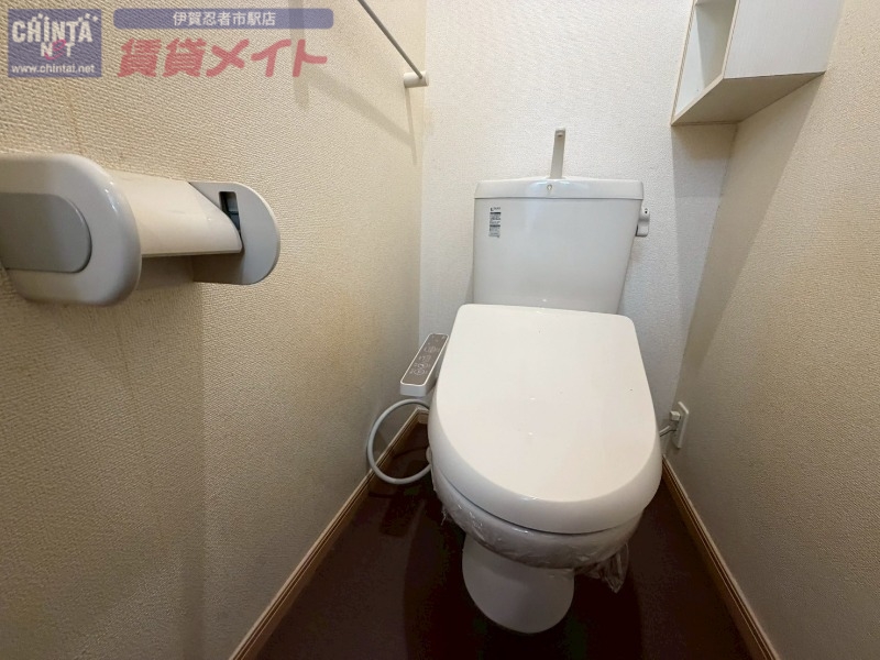 トイレ　同物件別室反転タイプ画像