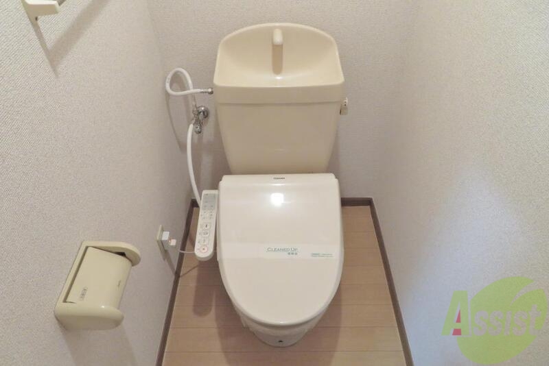 トイレ　トイレは温水洗浄便座機能が付いていますよー。