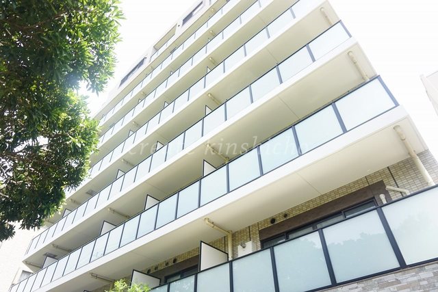 建物外観　８階建ての賃貸マンション