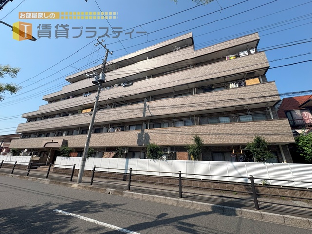建物外観　重厚感のあるエレベーター付きマンショ
