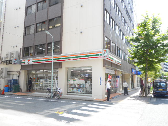 コンビニ　セブンイレブン（コンビニ）まで357m