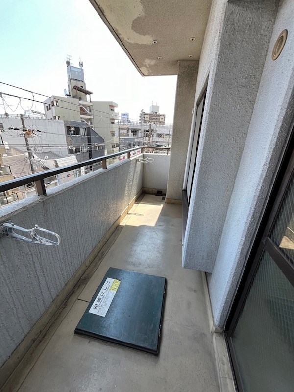バルコニー　外からの目が気にならないバルコニーで洗濯物が干せます