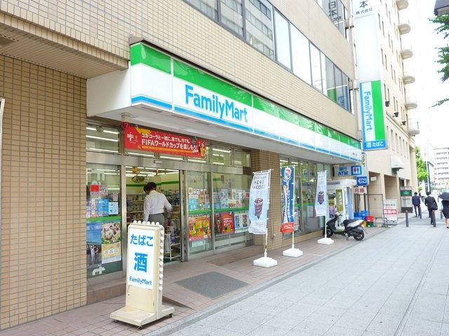 コンビニ　ファミリーマート（コンビニ）まで643m