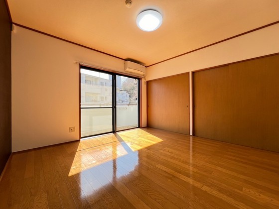 居室・リビング　※別部屋の写真です