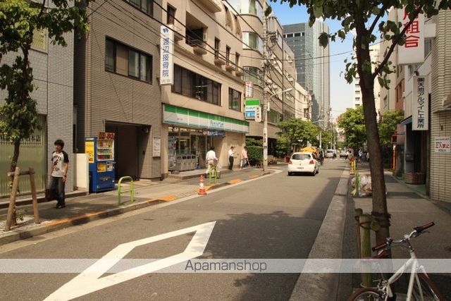 コンビニ　ファミリーマート（コンビニ）まで20m