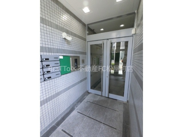 エントランス　マンション共用部分（オートロック付き）