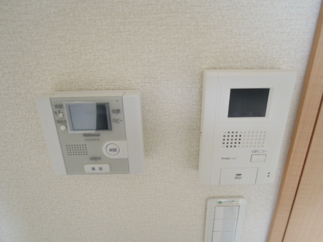 その他　物件玄関オートロック・部屋前モニター付きインターホン