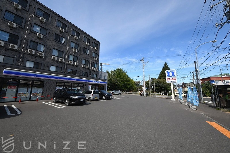 コンビニ　ローソン札幌月寒西2条八丁目店（コンビニ）まで260m