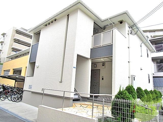 建物外観　吹田市尺谷「マーヴェラスコート」