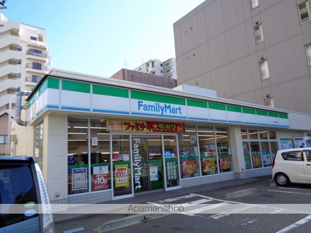コンビニ　ファミリーマート（コンビニ）まで1467m