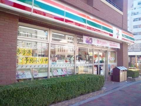 コンビニ　セブンイレブン白金台駅前店（コンビニ）まで560m