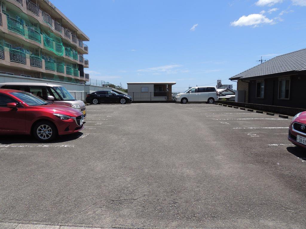 駐車場　セプトフラットの敷地内駐車場です。