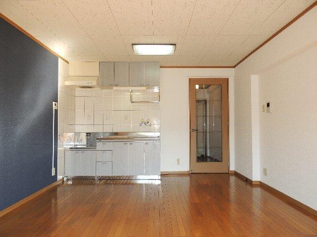 居室・リビング　※別号室の写真です。