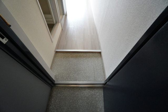 玄関　同物件別号室のものです。
