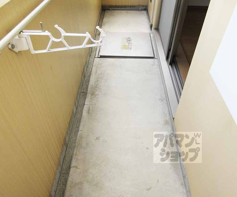 バルコニー　たくさん洗濯物干せます