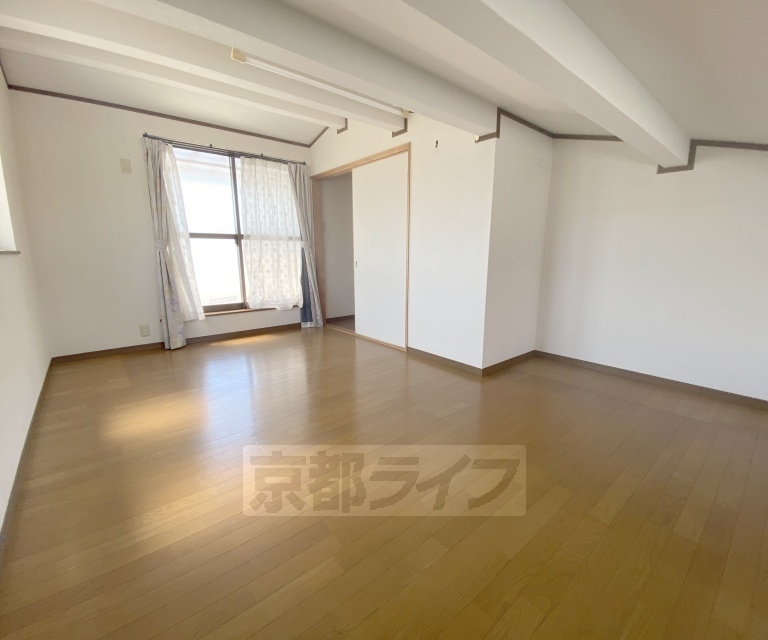 居室・リビング　落ち着いた雰囲気のお部屋です
