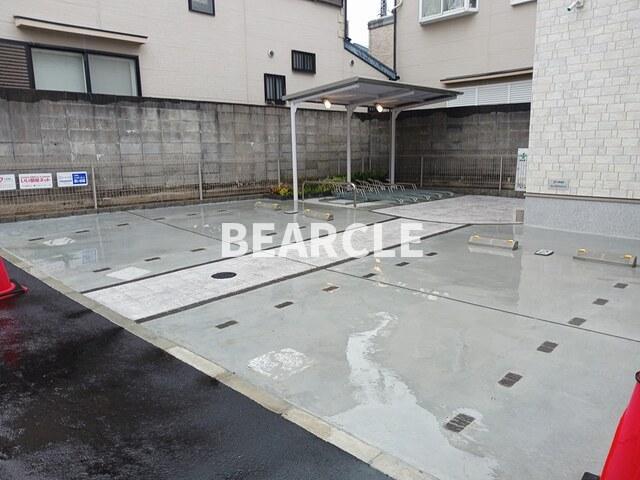 駐車場　駐車場に車を止められます