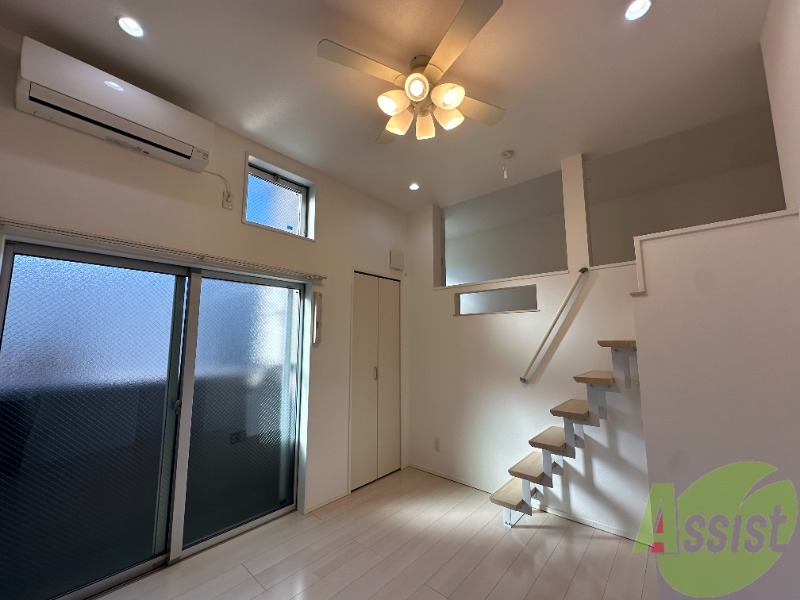 居室・リビング　デザイナーズ物件なのでステキなお部屋ですね。