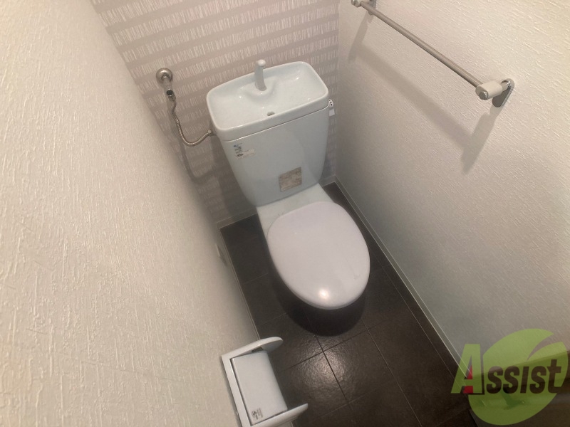 トイレ　こちらはトイレです。清潔感があり、安心して使用できます。