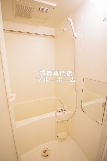 バス・シャワールーム　お風呂は浴室乾燥機付き！