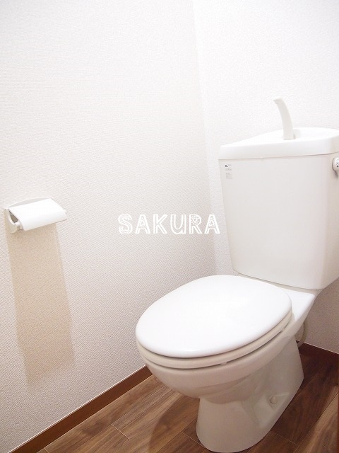 トイレ　落ち着いた色調のトイレです♪