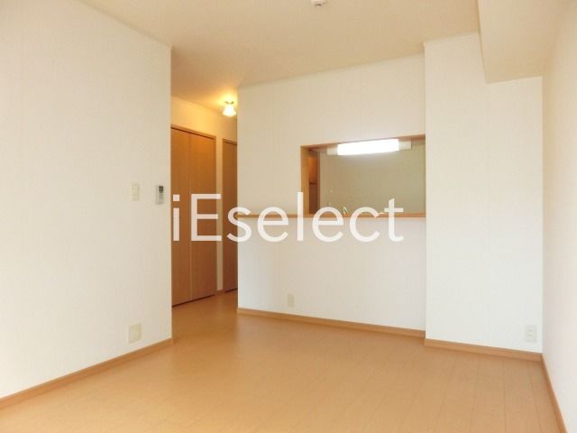 その他部屋・スペース　バルコニー側からのお部屋です