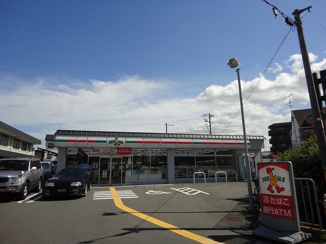 コンビニ　ローソン上桂御正町店（コンビニ）まで588m