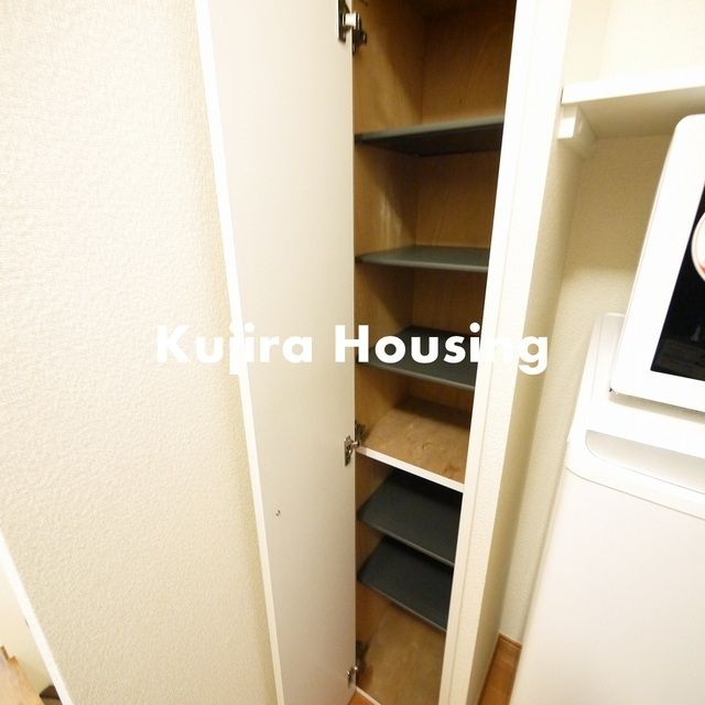 玄関　★下駄箱完備★