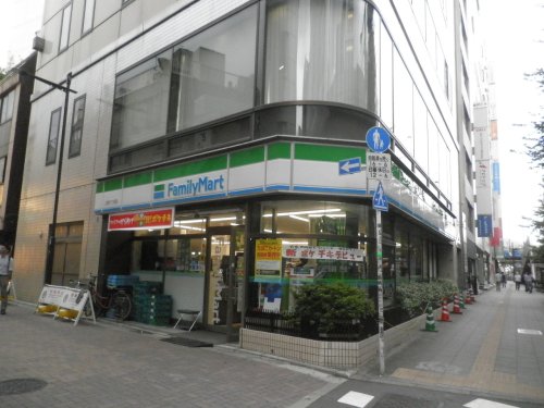 コンビニ　ファミリーマート 上野六丁目店（コンビニ）まで262m