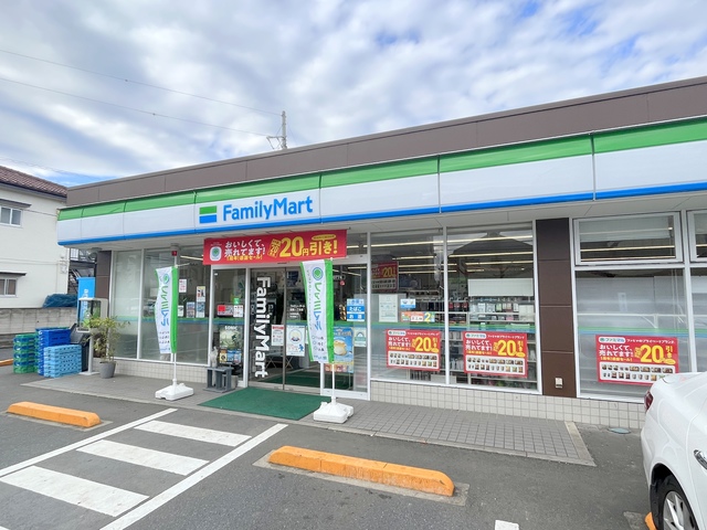 コンビニ　ファミリーマート（コンビニ）まで646m