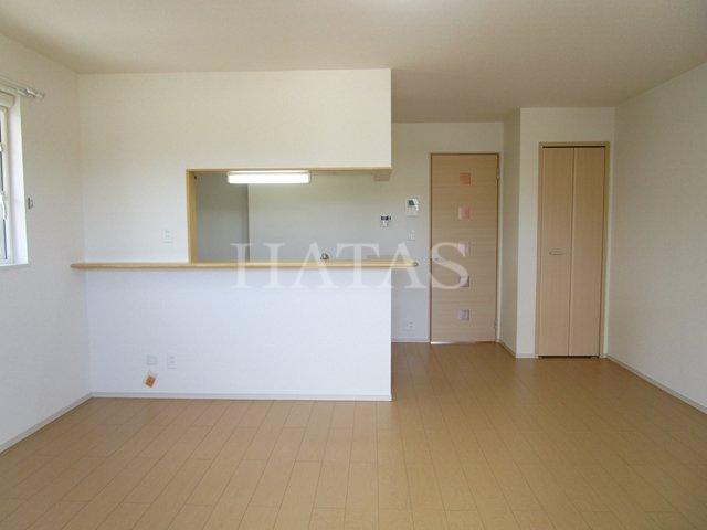 居室・リビング　同物件別部屋です