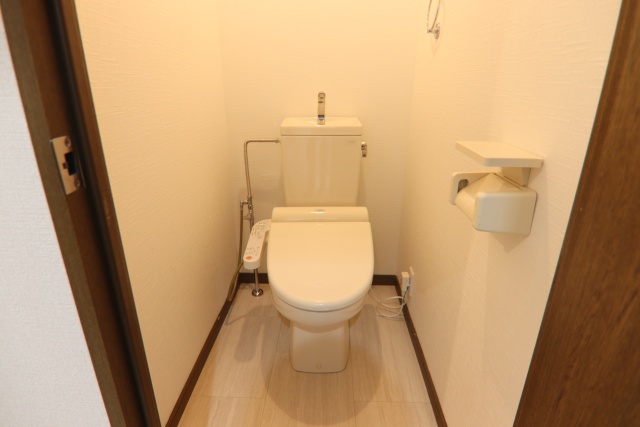 トイレ　※同建物内別室の参考写真です
