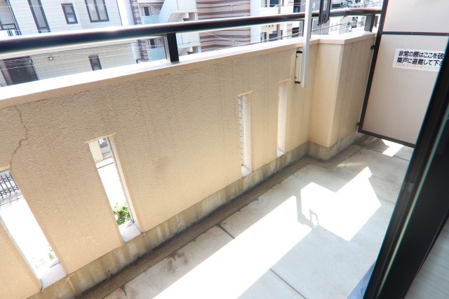 バルコニー　※同建物内別室の参考写真です