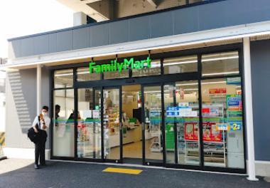 コンビニ　ファミリーマート（コンビニ）まで250m