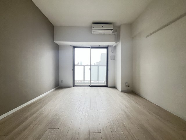 その他部屋・スペース　落ち着いた色調の寝室です