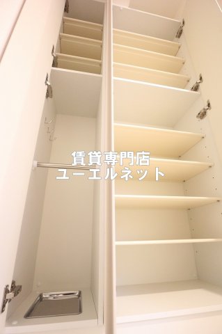 その他設備　収納力たっぷりのシューズボックスで玄関すっきり！