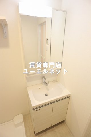 洗面設備　清潔感ある独立洗面台で毎日気持ちよく♪