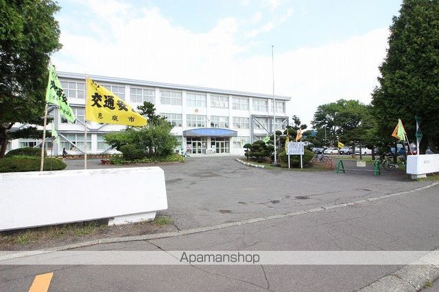 中学校　恵庭中学校（中学校）まで1549m