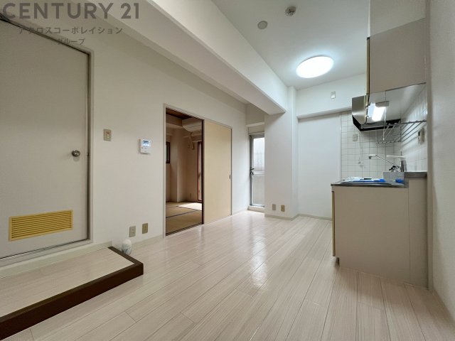 居室・リビング　床が軽い色合いで綺麗です♪
