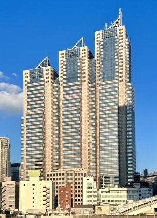 ショッピングセンター　新宿パークタワー（ショッピングセンター）まで642m