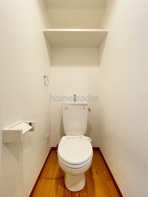 トイレ　バス・トイレ別です！棚付き★