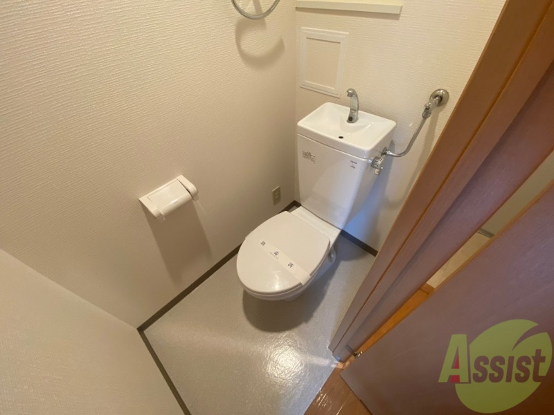トイレ　こちらはトイレです。清潔感があり、安心して使用できます。